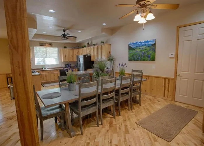Large Lakeside 5br Mountain Retreat Sleeps 16 Near Lakes Hiking Sunrise Holiday home *
