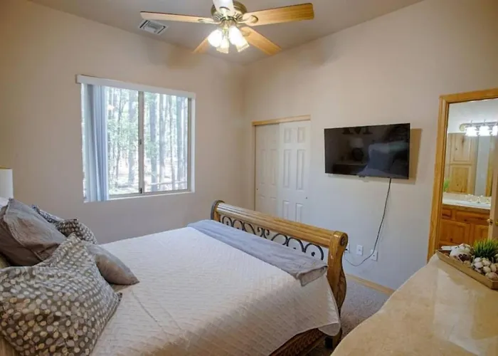 Large Lakeside 5br Mountain Retreat Sleeps 16 Near Lakes Hiking Sunrise Holiday home *