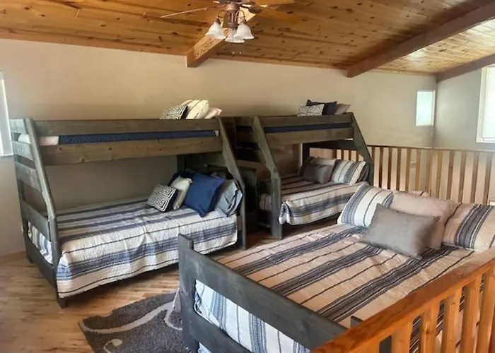 Large Lakeside 5br Mountain Retreat Sleeps 16 Near Lakes Hiking Sunrise Holiday home