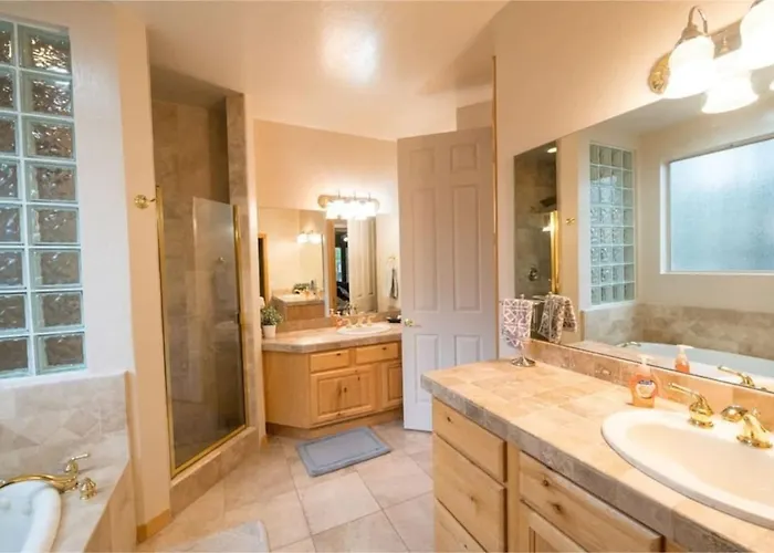 Large Lakeside 5br Mountain Retreat Sleeps 16 Near Lakes Hiking Sunrise Holiday home
